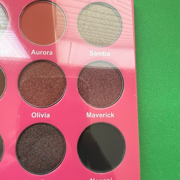 SASSY JONES EYESHA GLOW PALETTE - Picture 10 of 10